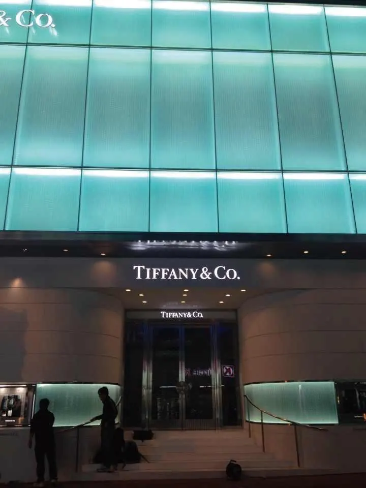 Luminous glass façade, Hong Kong — image 2